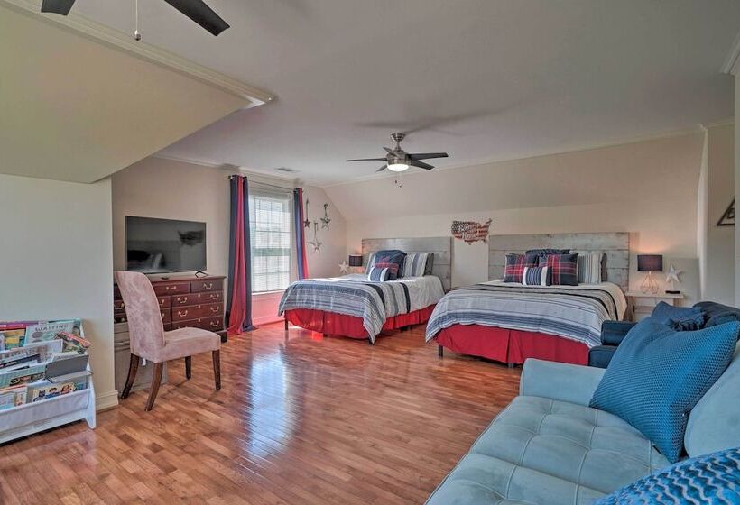 Beautiful Hiawassee Home W/ Mountain Views!