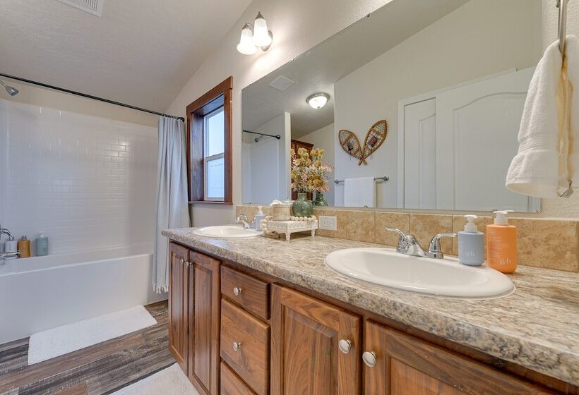Beautiful Tetonia Escape W/ Porch & Teton Views