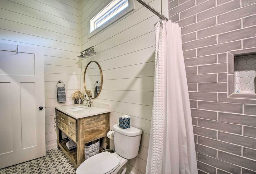 Blue Ridge Cottage: Modern Solace In The Mountains