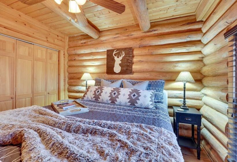 Blue Ridge Log Cabin W/ Hot Tub & Game Room!