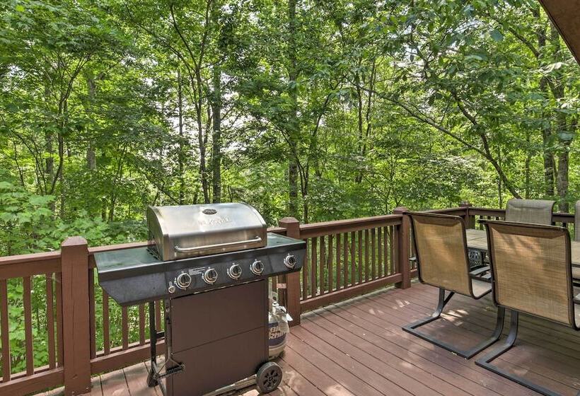 Blue Ridge Log Cabin W/ Hot Tub & Game Room!
