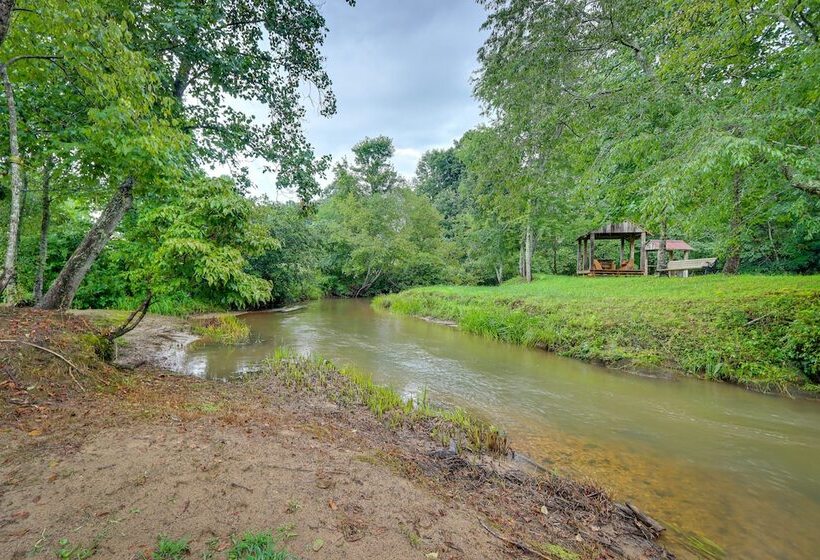 Blue Ridge Mountainside Cottage W/ Fire Pit!