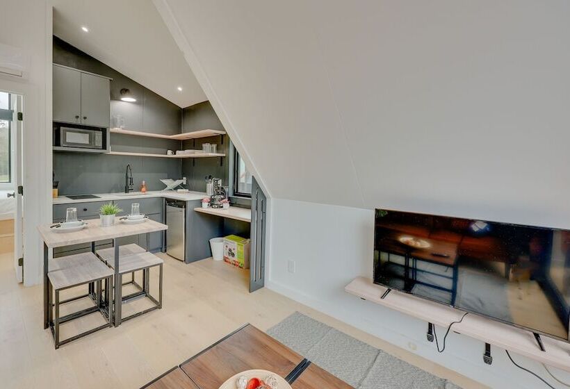 Broken Bow Tiny Home Cabin: Fire Pit, Hot Tub!