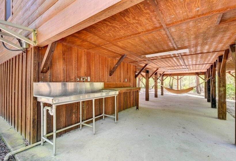 Charming Cabin W/ Decks & Fire Pit   Walk To River