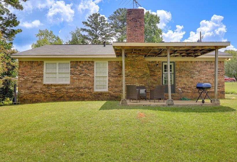 Charming Columbus Home W/ Yard   10 Mi To Dtwn!