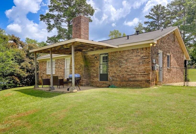 Charming Columbus Home W/ Yard   10 Mi To Dtwn!