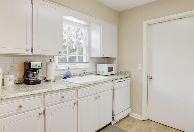 Charming Columbus Home W/ Yard   10 Mi To Dtwn!