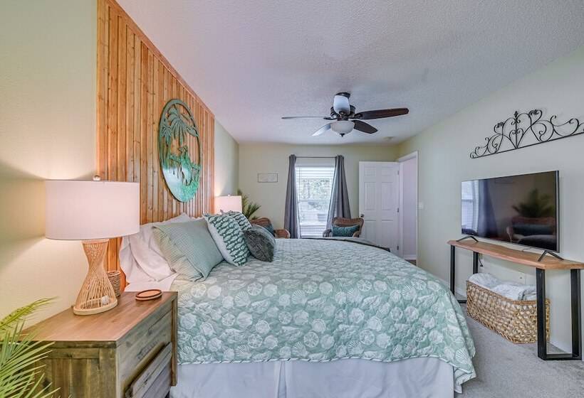 Citrus Springs Retreat W/ Grill & Screened Porch!