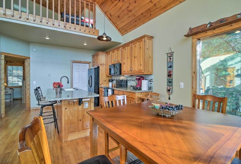 Pool, Hot Tub & Mountain Views: Cleveland Cabin