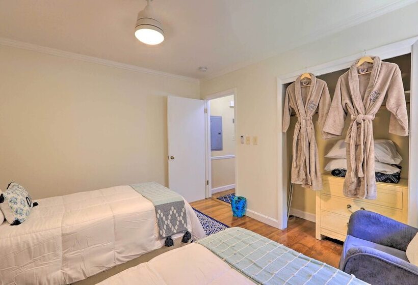 Cozy Jonesboro Abode W/ Yard   18 Mi To Dtwn!