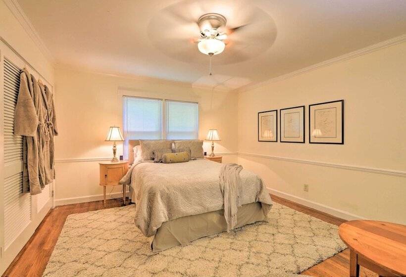 Cozy Jonesboro Abode W/ Yard   18 Mi To Dtwn!