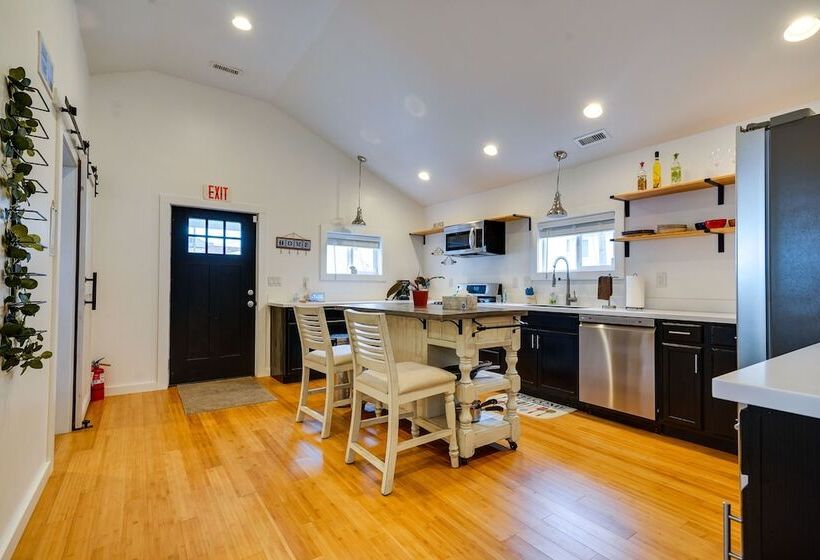 Cozy Ohio Home W/ Patio + Buckeye Lake Access!