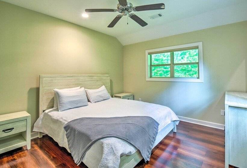 Cozy Riverside Dahlonega Home W/ Kayaks + Fire Pit