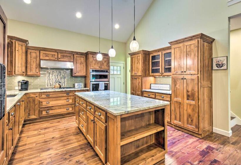 Cozy Riverside Dahlonega Home W/ Kayaks + Fire Pit