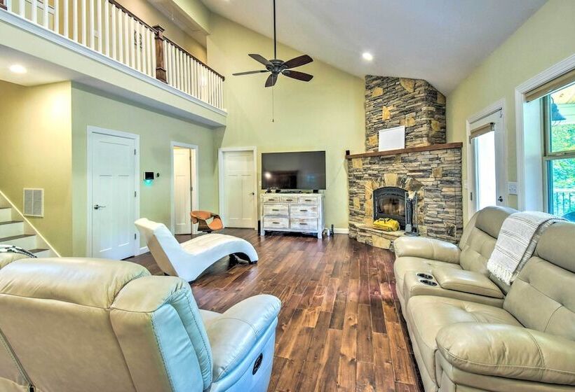 Cozy Riverside Dahlonega Home W/ Kayaks + Fire Pit