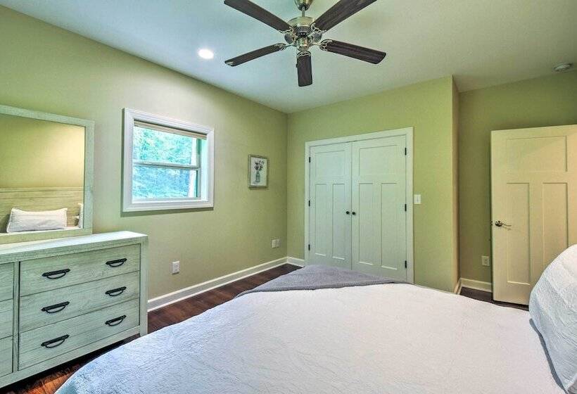 Cozy Riverside Dahlonega Home W/ Kayaks + Fire Pit