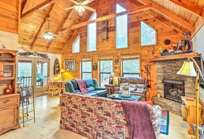 Creek Bend Escape  W/ Hot Tub + River Views!