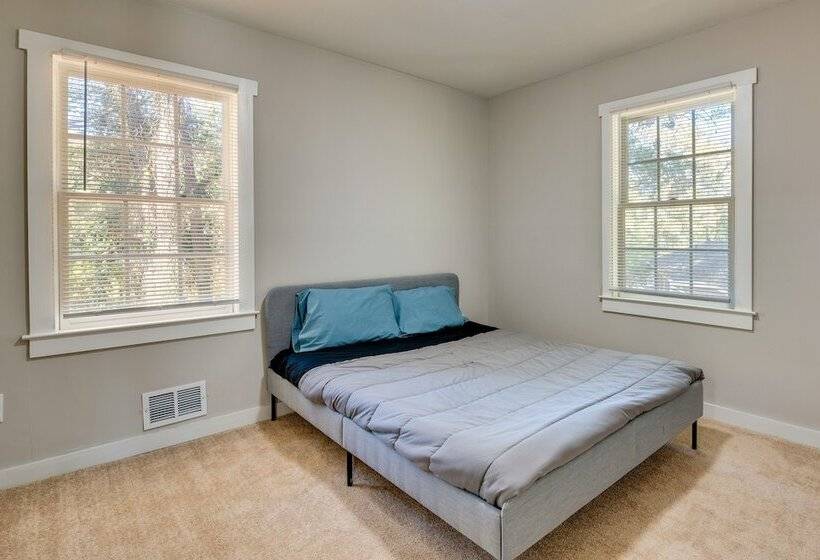Decatur Home With Deck: 8 Mi To Downtown Atlanta!