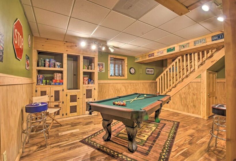 Dreamy Ellijay Resort Cabin W/ Game Room & Decks!