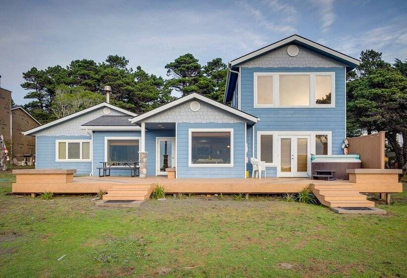 The Lighthouse: 3 Acre Port Orford Oceanfront Home