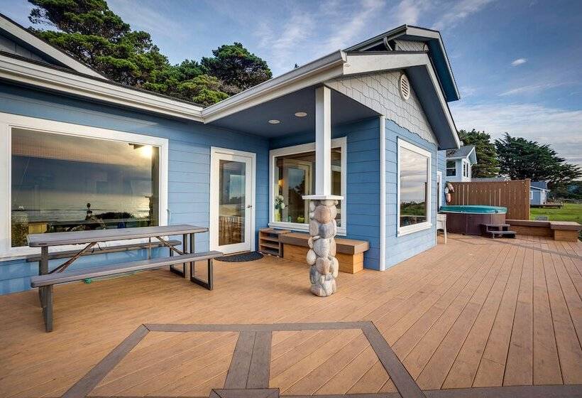 The Lighthouse: 3 Acre Port Orford Oceanfront Home