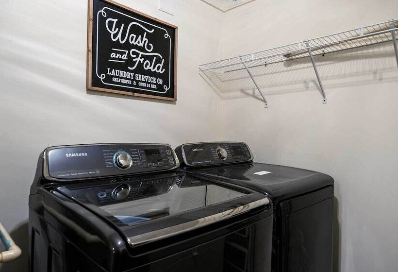 Ellijay Escape W/ Game Room, Hot Tub & Fire Pit