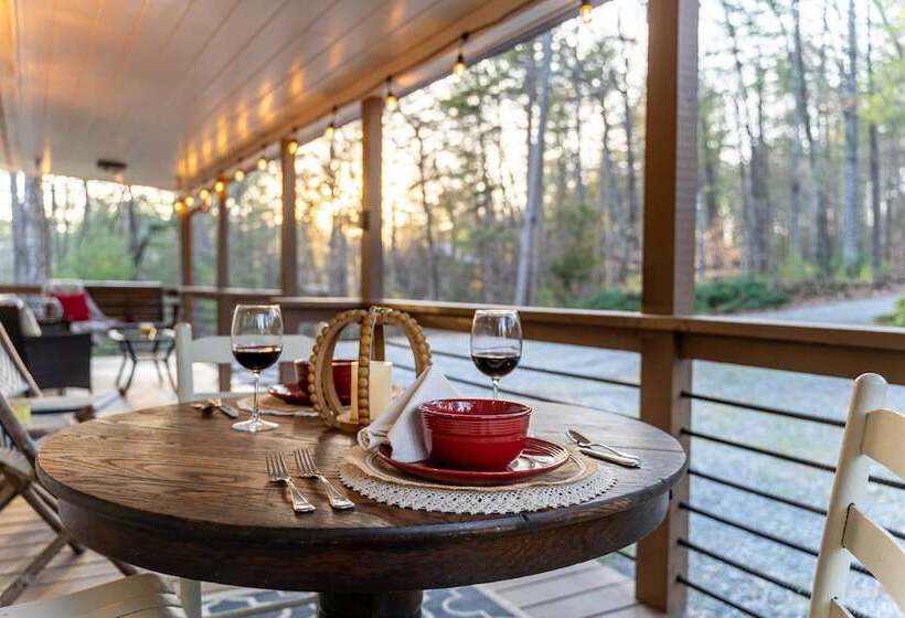 Ellijay Escape W/ Game Room, Hot Tub & Fire Pit