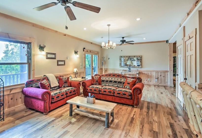 Expansive Sky Valley Lodge W/ Mountain Views!