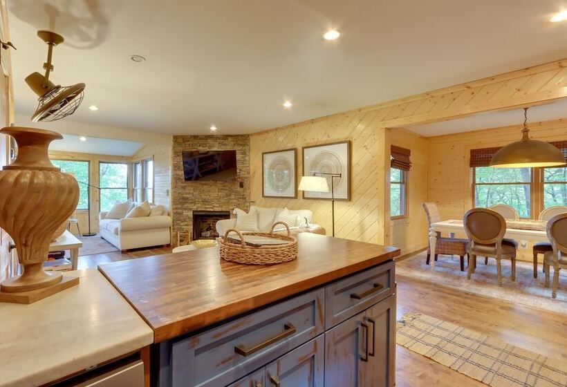 Gorgeous Ellijay Cabin: Private Hot Tub + Fire Pit