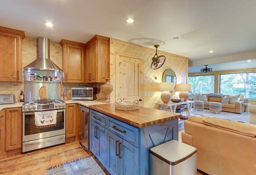 Gorgeous Ellijay Cabin: Private Hot Tub + Fire Pit