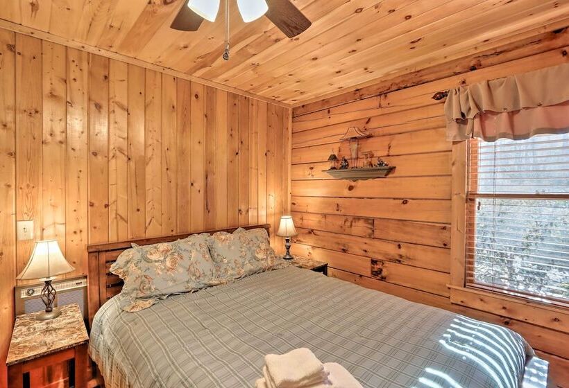 High Country Cabin W/ Fire Pit & Hot Tub!