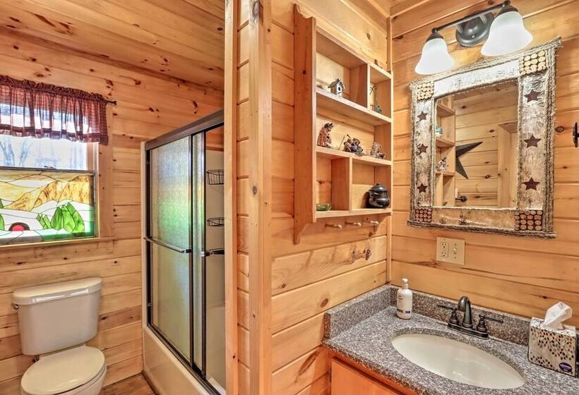 High Country Cabin W/ Fire Pit & Hot Tub!