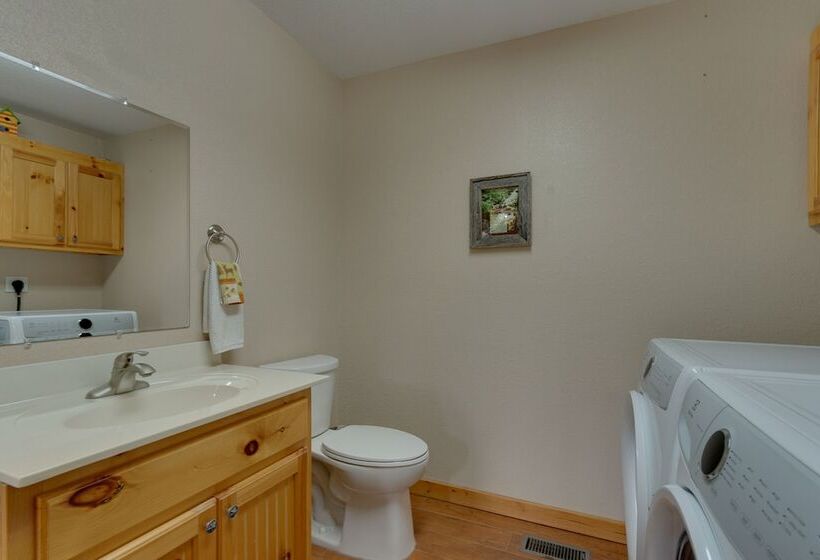 Hiawassee Riverfront Cabin: 7 Mi To Lake Chatuge!