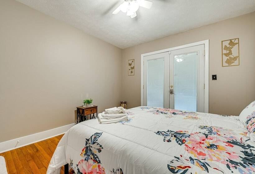 Home In Temple W/ Screened Porch + Gas Fireplace!