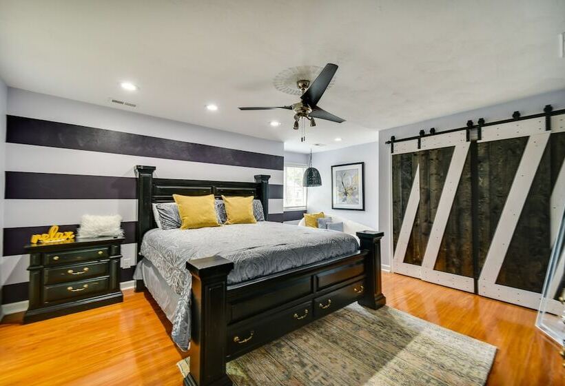 Lakefront Chesapeake Retreat W/ Hot Tub!