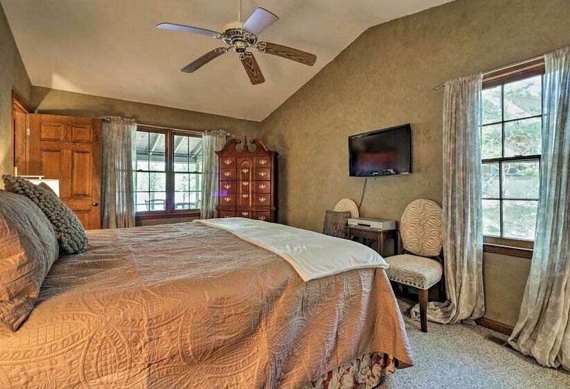 Lakefront Milledgeville Cabin: Private Dock, Porch