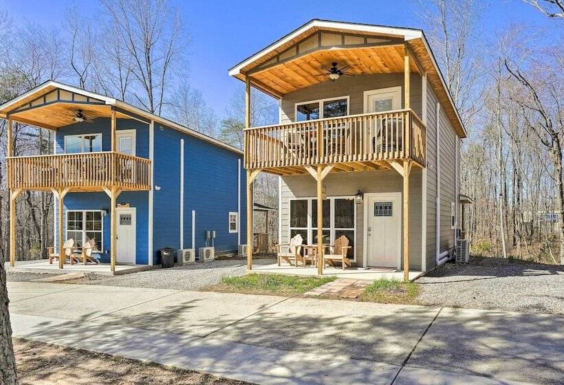 10 Mi To Drive In: Lakefront Trenton Cabin!