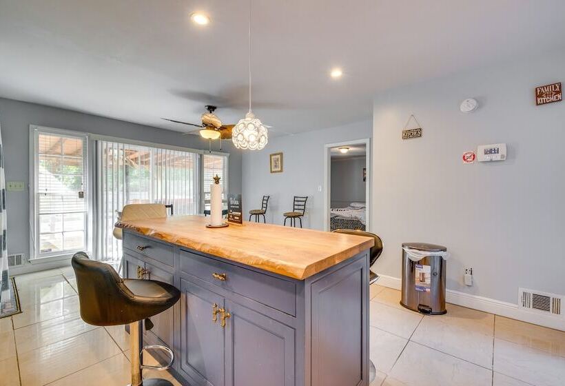 Lawrenceville Home ~ 35 Mi To Downtown Atlanta!