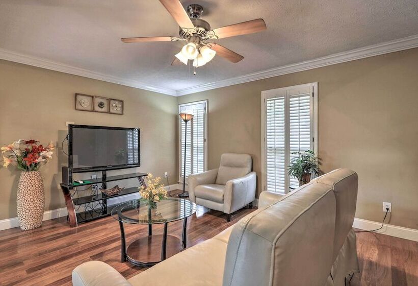 Lehigh Place    Peaceful & Walkable Getaway!