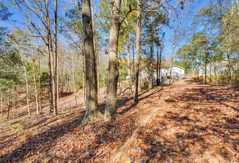 Lovely Lake Hartwell Retreat With Dock & Grill!