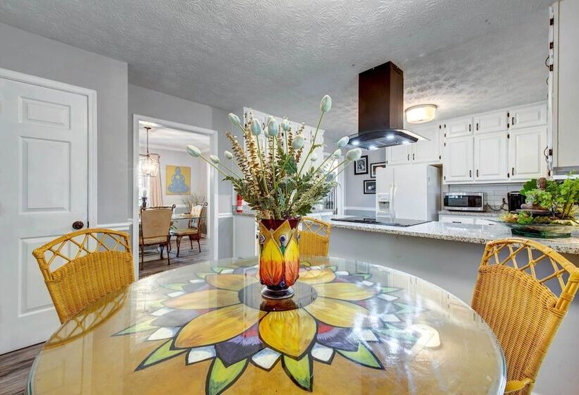 Lush Covington Home W/ Patio ~ 32 Mi To Atlanta!