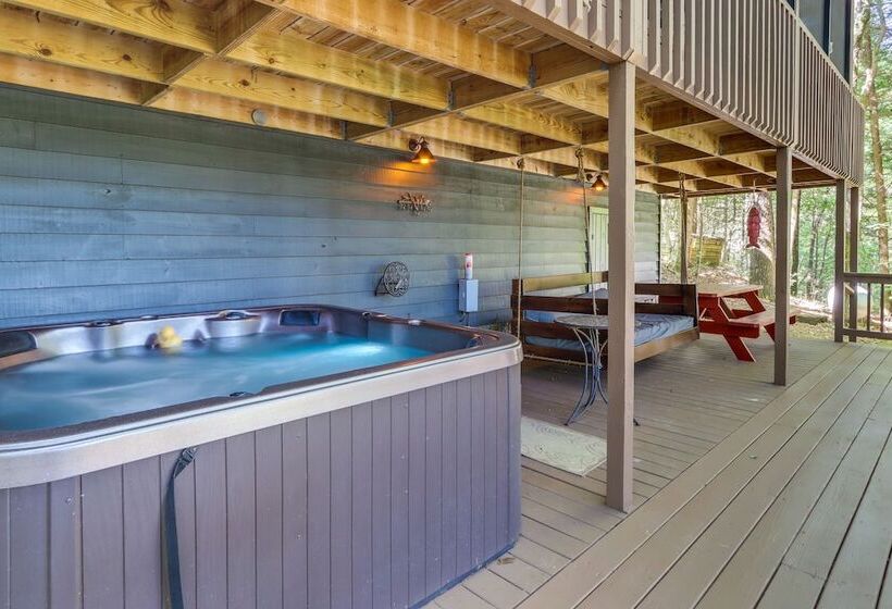 Luxe Fightingtown Creek Cabin: 2 King Suites & Spa