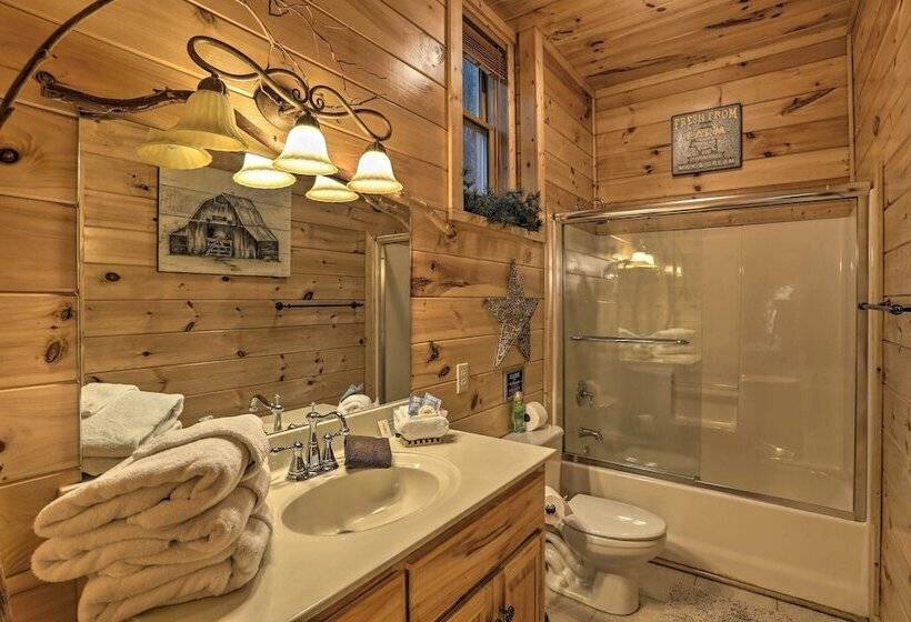 Cherry Lake Lodge W/ Hot Tub, Fire Pit & Game Room