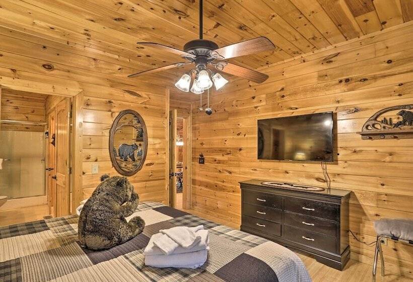 Cherry Lake Lodge W/ Hot Tub, Fire Pit & Game Room