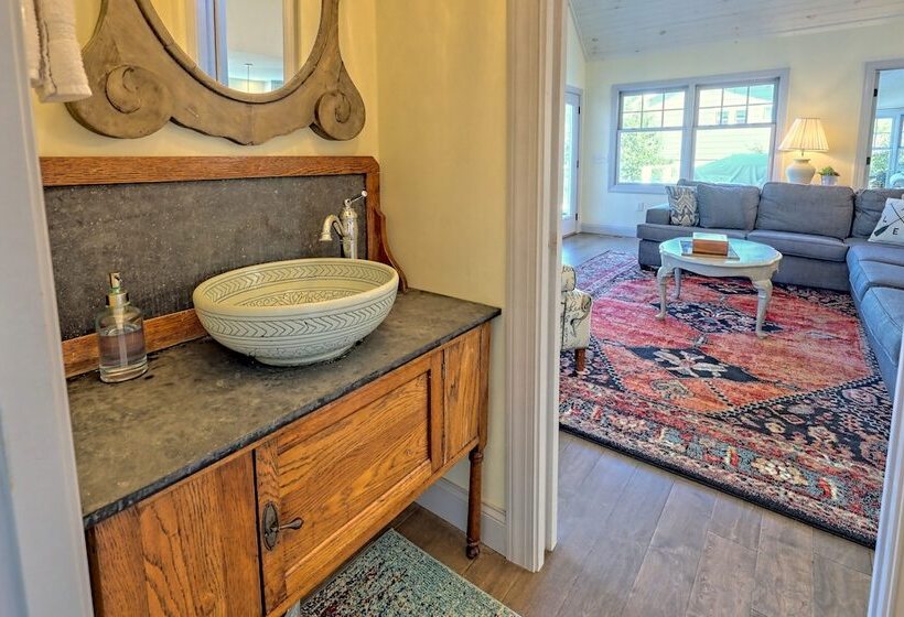 Luxury Lakefront Hiawassee Cottage W/ Boat Dock!