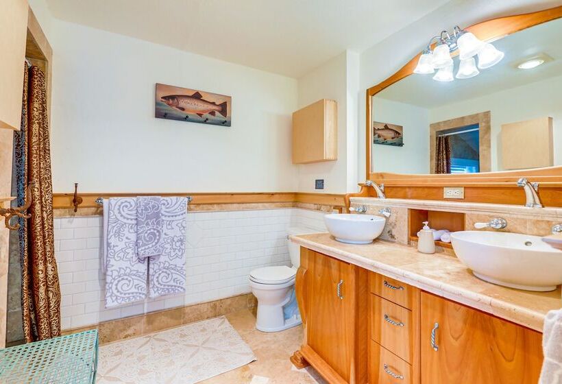 Mountain Chalet Getaway: Steps To Crystal River!