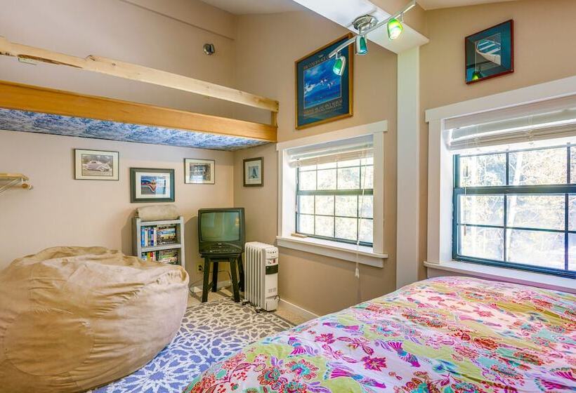 Mountain Chalet Getaway: Steps To Crystal River!