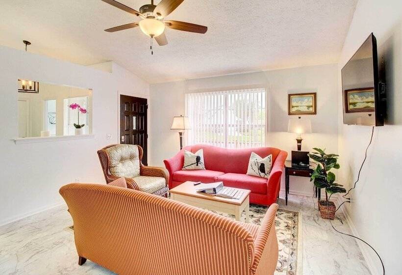 Peaceful Savannah Home   11 Mi To Beaches!