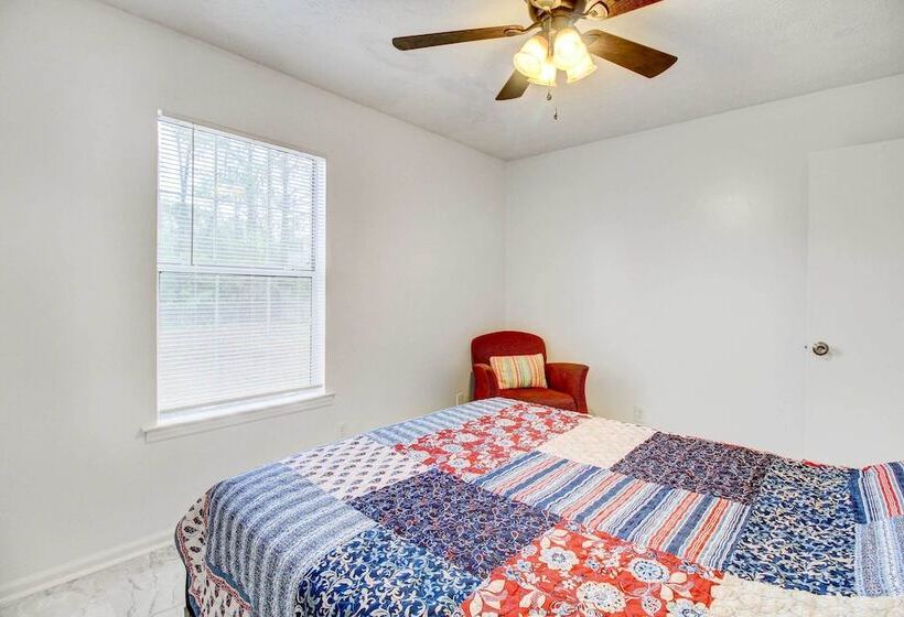 Peaceful Savannah Home   11 Mi To Beaches!