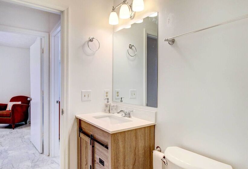 Peaceful Savannah Home   11 Mi To Beaches!